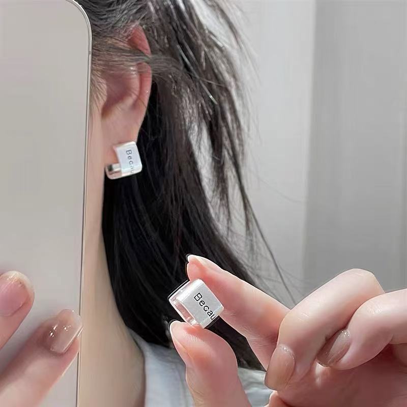 Women‘s Metal Frosted U-shaped - огляд і ціна Women Accessories In English
