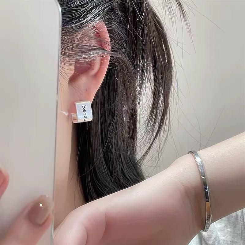 Women‘s Metal Frosted U-shaped - огляд і ціна Women Accessories In English